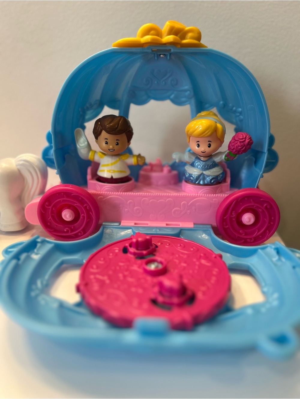 Fisher-Price Little People Disney Princess Cinderella's Dancing Carriage
